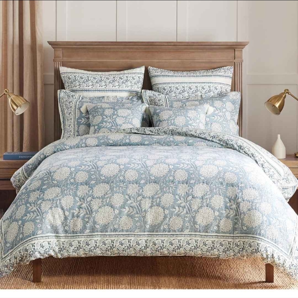 Levtex Home Adare Blue Reversible Queen Duvet Cover Set (90x94in) 2 Pillowcases